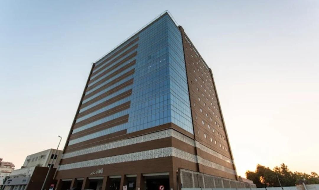 Daytime facade of our Jeddah office on Madinah Road — sea freight services and vehicle export from Saudi Arabia